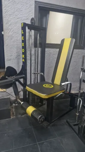 Mesa flexora em 2 angulação conjugada com extensora <br>R$ 3,300
