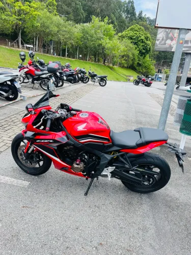 Cbr 650r vermelha nova 2022