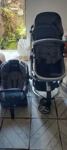 Carrinho de bebê Safety com Bebe Conforto e Base 