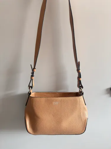 bolsa arezzo crossbody caramelo