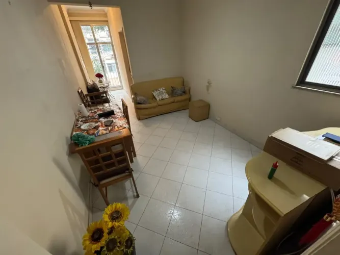 Imóvel para venda possui 50 metros quadrados com 1 quarto em Copacabana - Rio de Janeiro -