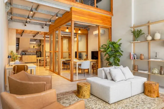 Sala Comercial Alto Padrão com Mezanino - 108m² na Barra Sul | Balneário Camboriú