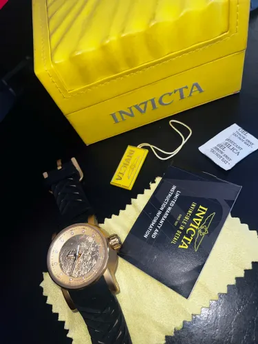 Invicta Yakuza dourado e preto Original 