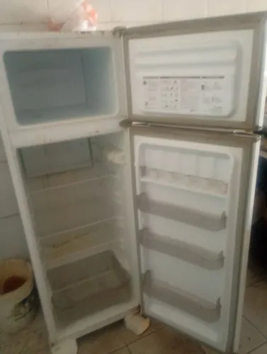 Estou vendendo essa geladeira está funcionando perfeitamente