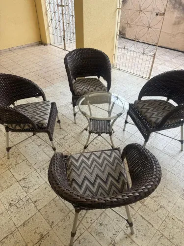 Conjunto de Mesa e Cadeiras