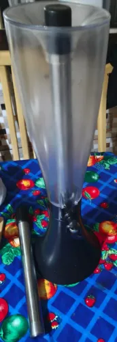 chopeira 3500 ml e vem 2 bastao pra refrigeração