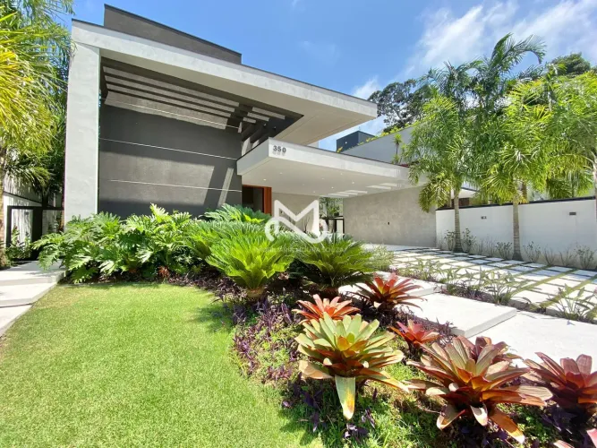 Casa de Alto Padrão no Módulo 17 da Riviera de São Lourenço.