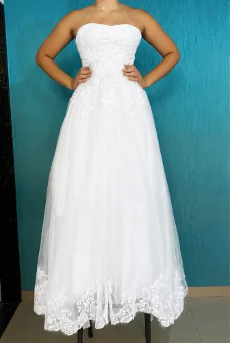 Vestido de noiva com véu
