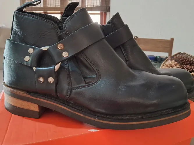 Bota nova de couro masculina importada 