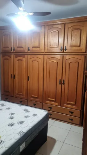 Guarda Roupas de Madeira Maciça