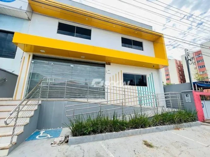 Lindo prédio para locaçao com amplo espaço, estacionamento privativo e localizaçao privile