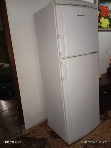 Vendo uma geladeira
