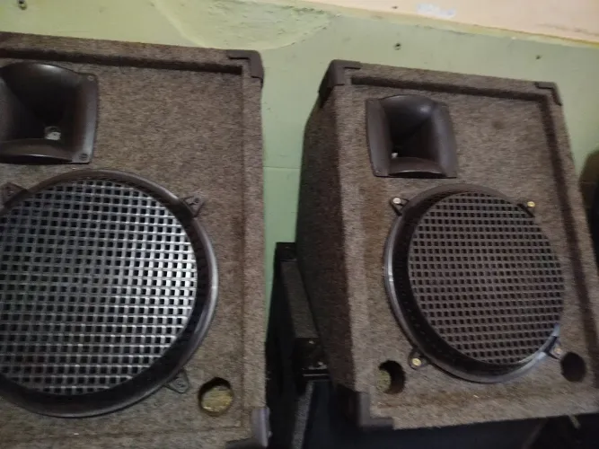 (PAR DE CAIXAS PASSIVAS P/MONITOR DE PALCO 12" X 500W C/TITÂNIO)