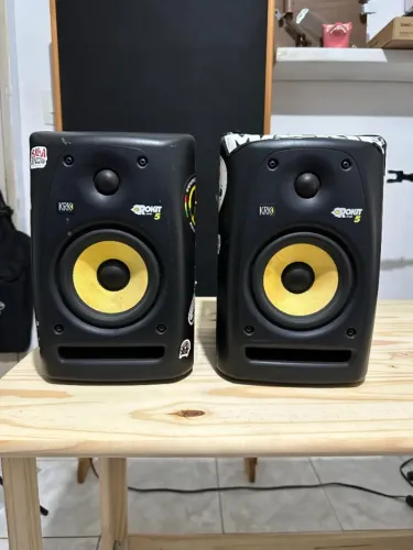 Par de Monitores Krk Rokit 5 G2