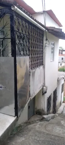Vende-se uma casa ,e uma kitinet 