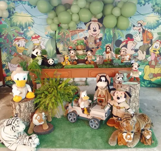 Aniversário  um aninho  ou chá de bebê Mickey Safári ou somente Safári 
