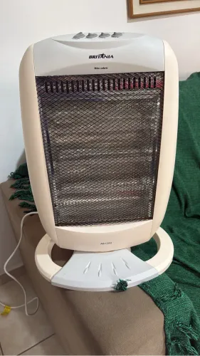 aquecedor elétrico portátil Britânia, modelo AB1200.
