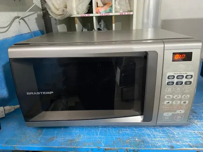 Micro-ondas Brastemp ative Modelo BMA30AFANA 30L / 127V