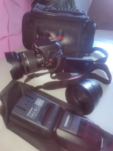 Kit camera SEMI NOVA (Usada pouco dias ) Canon SL3 digital + 2 lentes + 1 flash + 1 bolsa