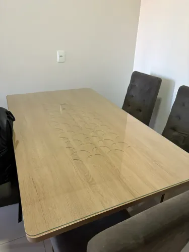 Mesa com tampa de vidro + 5 cadeiras
