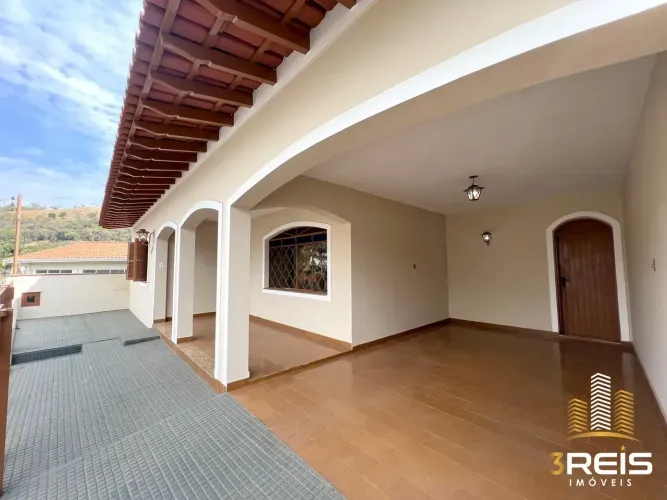 CASA TÉRREA COM 3 DORMITÓRIOS PRÓXIMA DO CENTRO EM SOCORRO