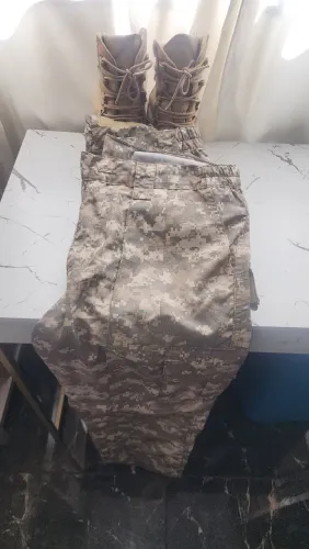Calça tática e bota