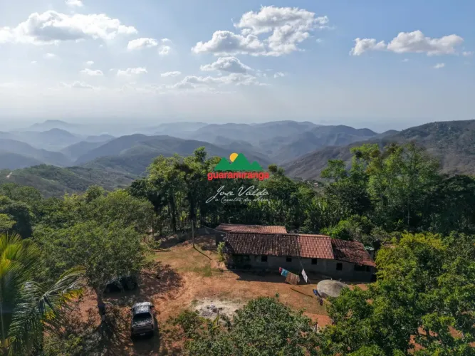 Sitio com 5,16 ha com duas casas para reforma, área plana e vista panorâmica em