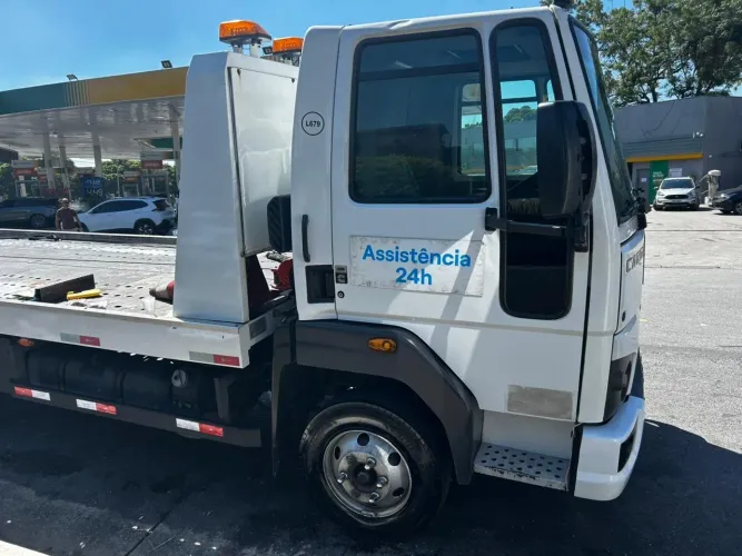 Ford. Cargo. 816. Plataforma de guincho. 6 metros. Ano 2019.