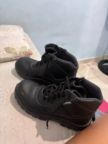 Bota de Segurança Marluvas Nº 40 - R$ 90,00