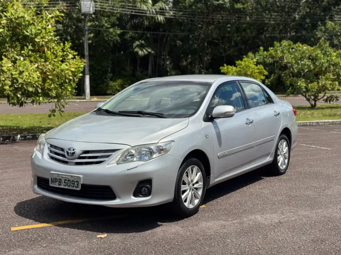Toyota Corolla Altis 2.0 Flex 16V Aut. 2012