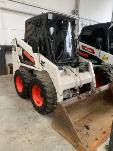 Mini carregadeira bobcat s130 ano 2011