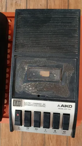 Rádio gravado antigo.