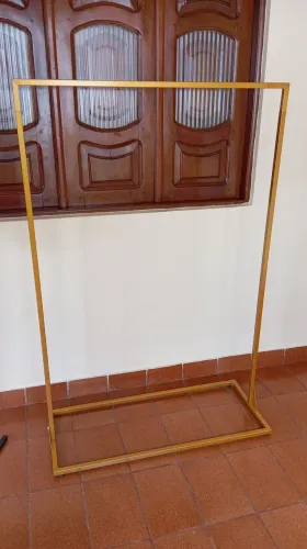 Arara Industrial de Chão Luxo Dourado 100x150
