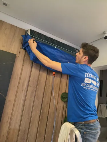 Instalação, manutenção e higienização de ar condicionado.