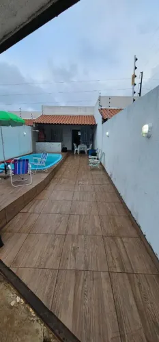 Aluga casa contrato  anual mobilhada emissário 2.400.00 incluso água e luz