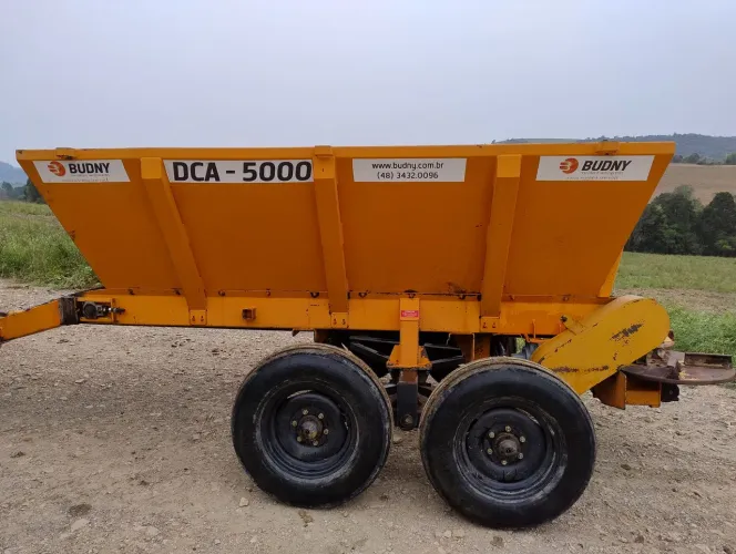 DISTRIBUIDOR CALCÁRIO 5000 Kg
