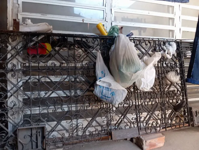 Vende se grade de porta