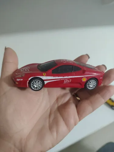 Vendo 08 miniaturas de Ferrari