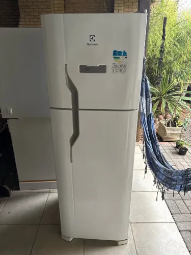 Vendo geladeira Electrolux 371l Frost Free