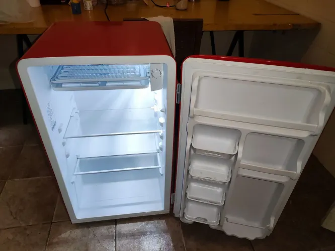 Geladeira Midea inverter 93l retro vermelha
