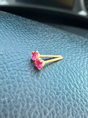 Vendo brincos infantis de ouro 18k