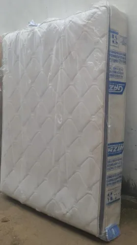 CAMA QUEEN  EM OTIMO ESTADO 