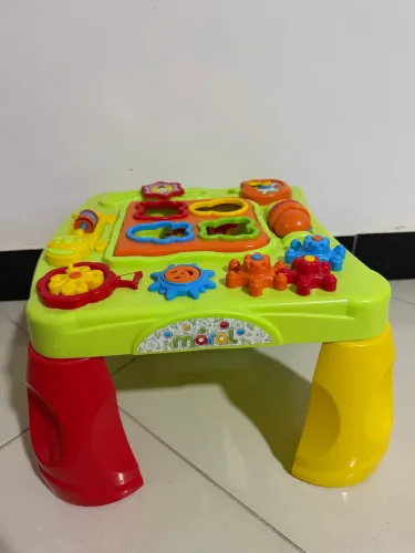Mesa de atividades infantil