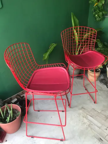 Banquetas Bertoia cor vermelha 