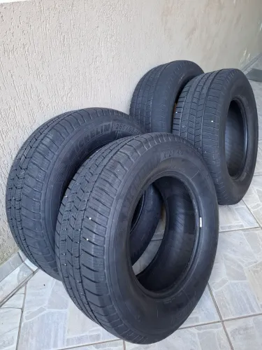 JOGO PNEU MICHELIN 265/65R17 *EM ÓTIMAS CONDIÇÕES*