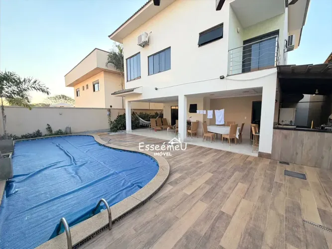 Sobrado com piscina com área de lazer com espaço, 4 quartos, Condomíno Jardins Madri - Goi