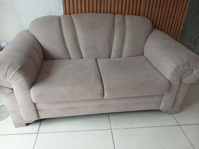 Sofá confortável de espuma e personalizado