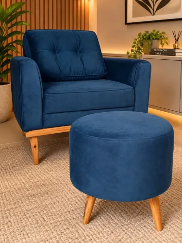 Poltrona com pulf azul
