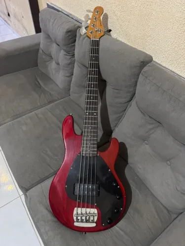 Baixo Giannini super sonic modelo music man com captação seymour duncan e circuito sonorus