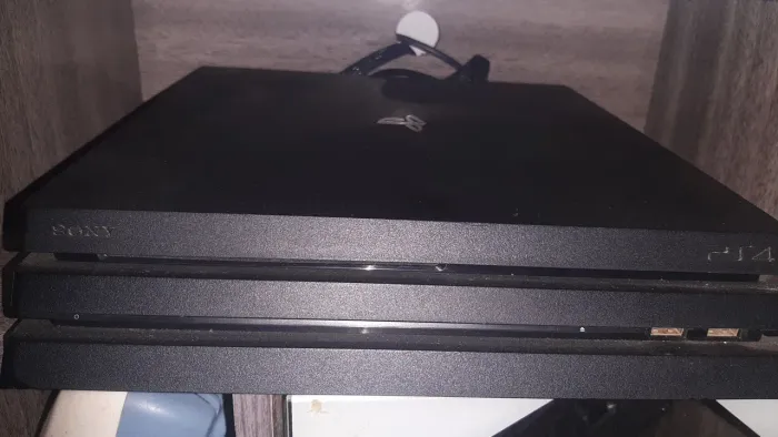PS4 Pro, 850 GB, 1 manete Original mais FC24.